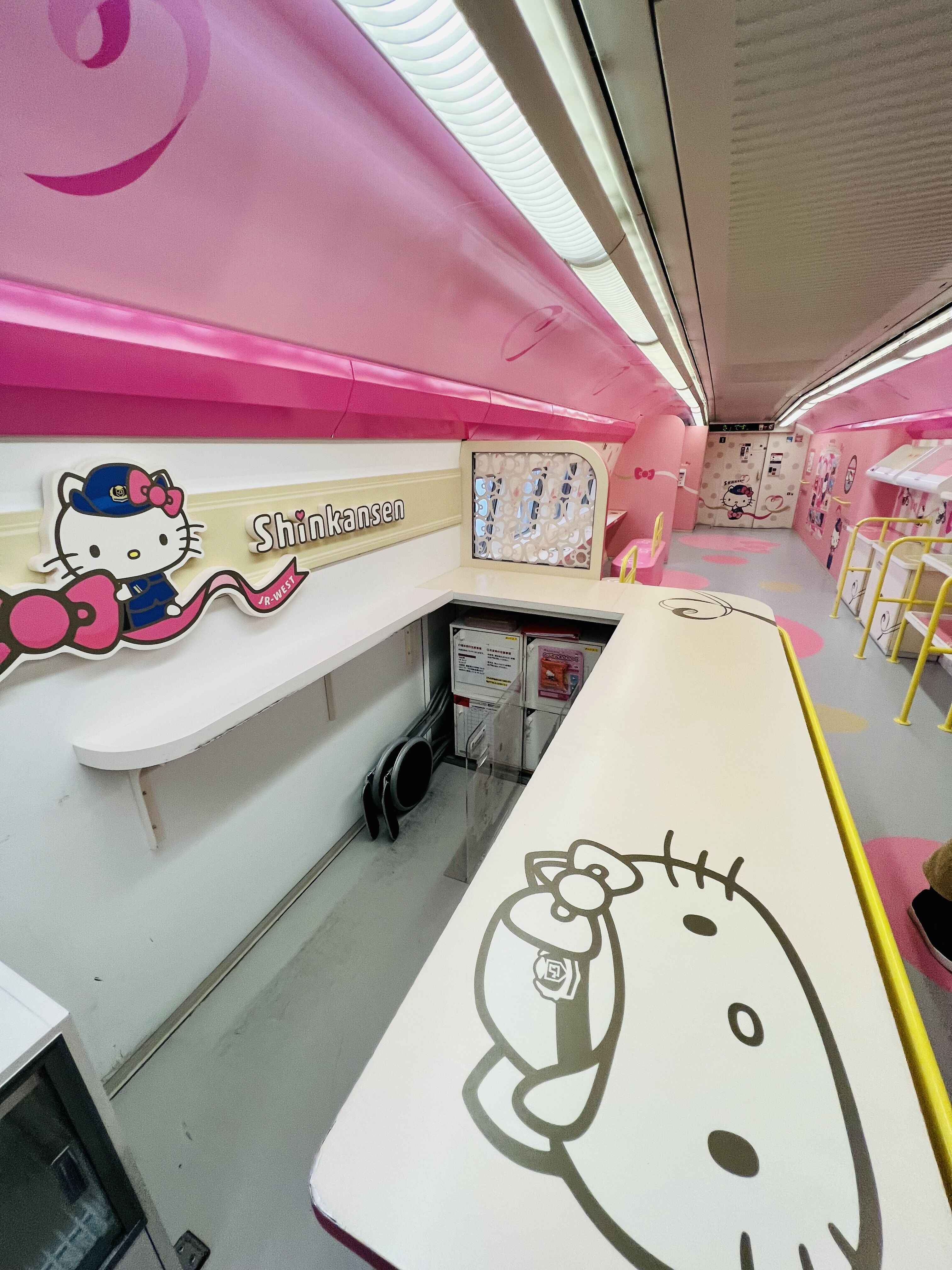 ハローキティ新幹線 HelloKitty Shinkansen ～JR西日本 : RYOKO