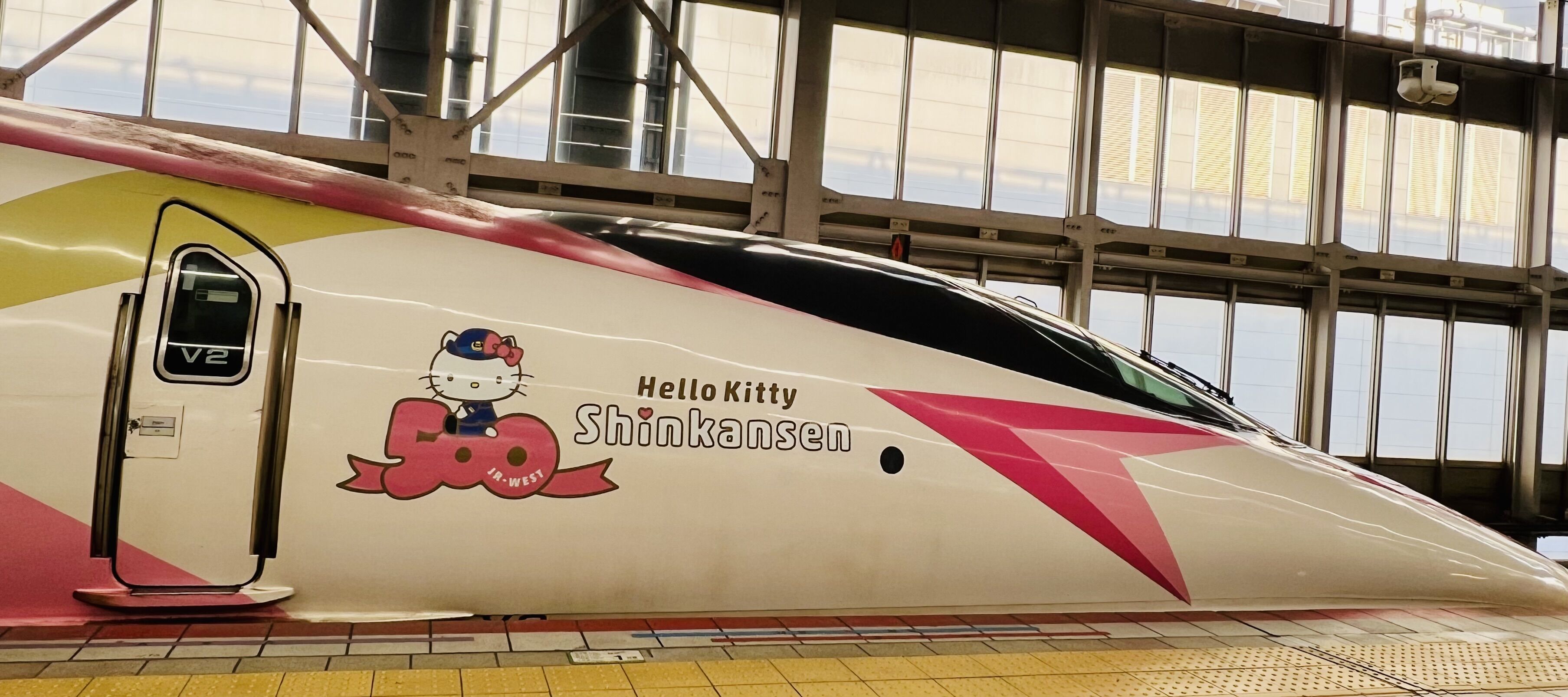 ハローキティ新幹線 HelloKitty Shinkansen ～JR西日本 : RYOKO