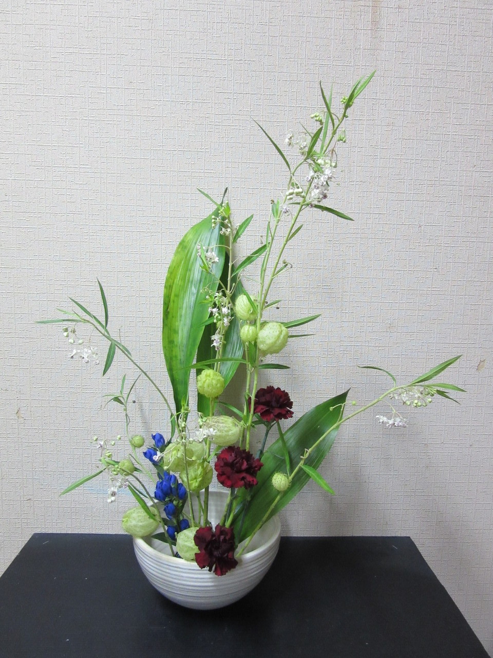 教室作品 風船唐綿にハランも 草月流上村春洸ぎゃらりー