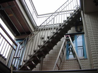 キッチン 屋上用外階段 遊び場のある家 別館