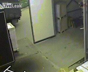 Gif バイク事故のヘルメットを回収した捜査員が何かに気付いてしまった模様 遊び大好きまとめ