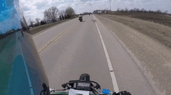 Gif バイク事故のヘルメットを回収した捜査員が何かに気付いてしまった模様 遊び大好きまとめ