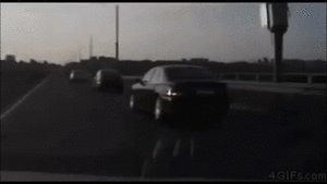 Gif バイク事故のヘルメットを回収した捜査員が何かに気付いてしまった模様 遊び大好きまとめ