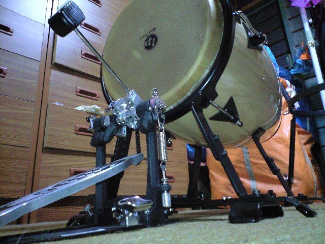 タイニーキックベース！フロアタムを乗せるだけで瞬時にバスドラ