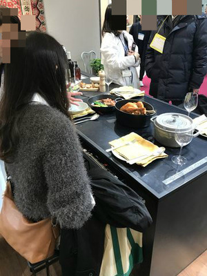 ツヨシとゆり子のキッチンに座ってみた! アシストホーム