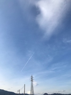 アシストホーム　飛行機雲