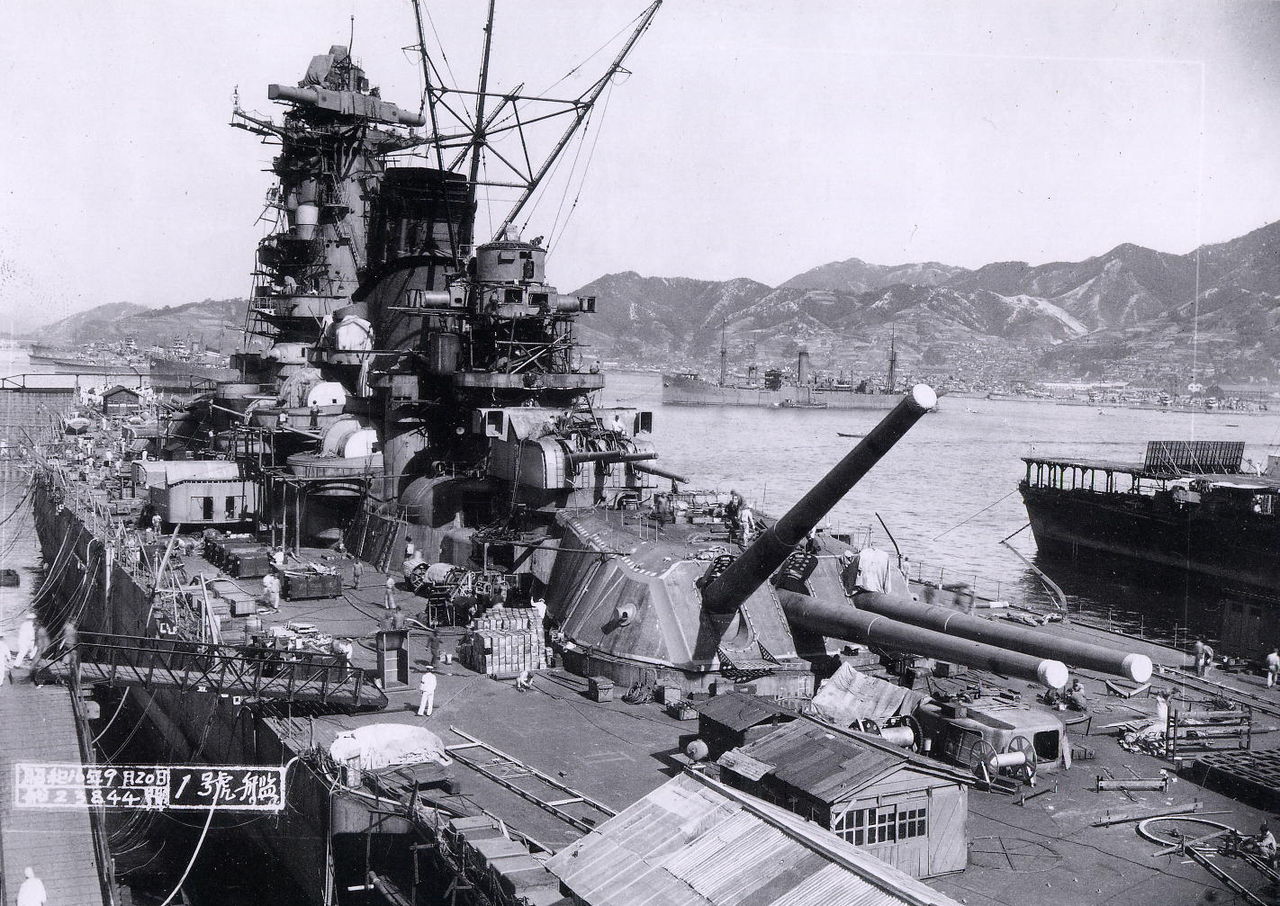 1280px-Yamato_battleship_under_construction