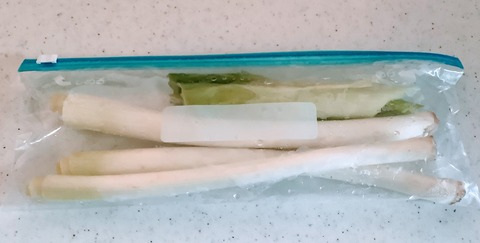 横開きの細長いジッパー袋