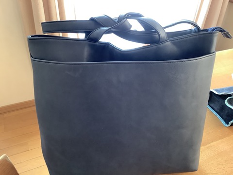 トートバッグ紐を結ぶ