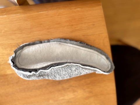 つま先とかかとが逆