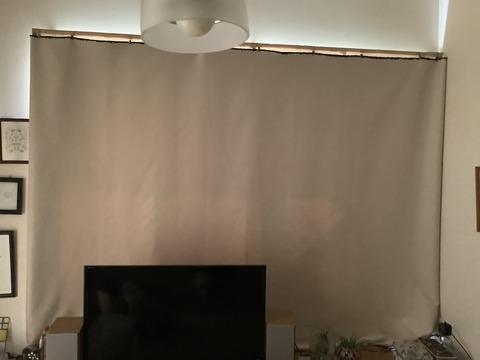 遮光生地をカーテンレールに