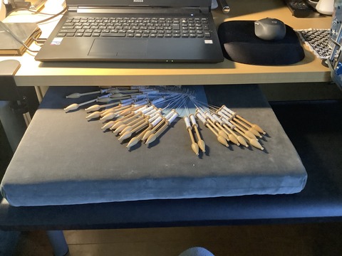 キーボードスライダーにクッサン置き場
