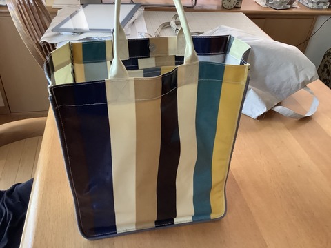 既製品のトートバッグ