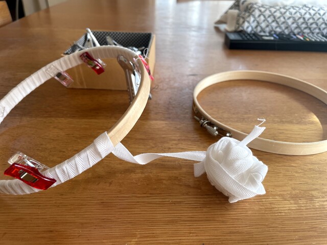 ズレ防止 刺繍枠に巻く布は何が良いのか あすか倶楽部 セミリタイア主婦の多趣味生活
