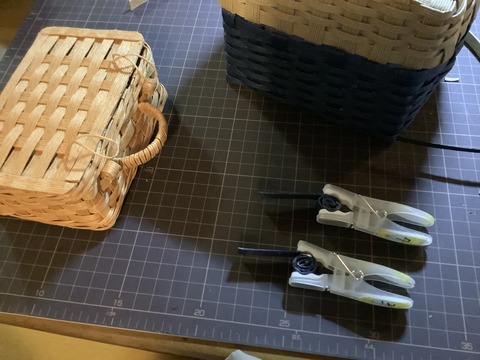 紐でとめる