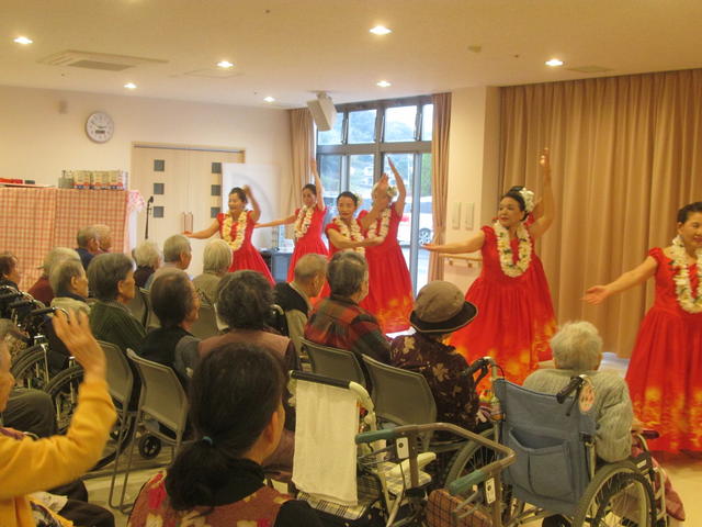 フラダンスボランティア 飛鳥の里三清荘だより