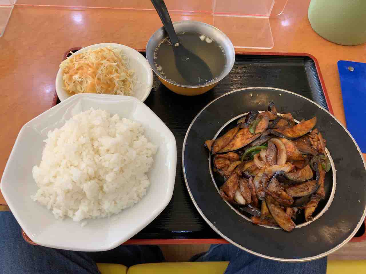 緑ヶ丘の黄色い看板の定食屋 都内っぷ