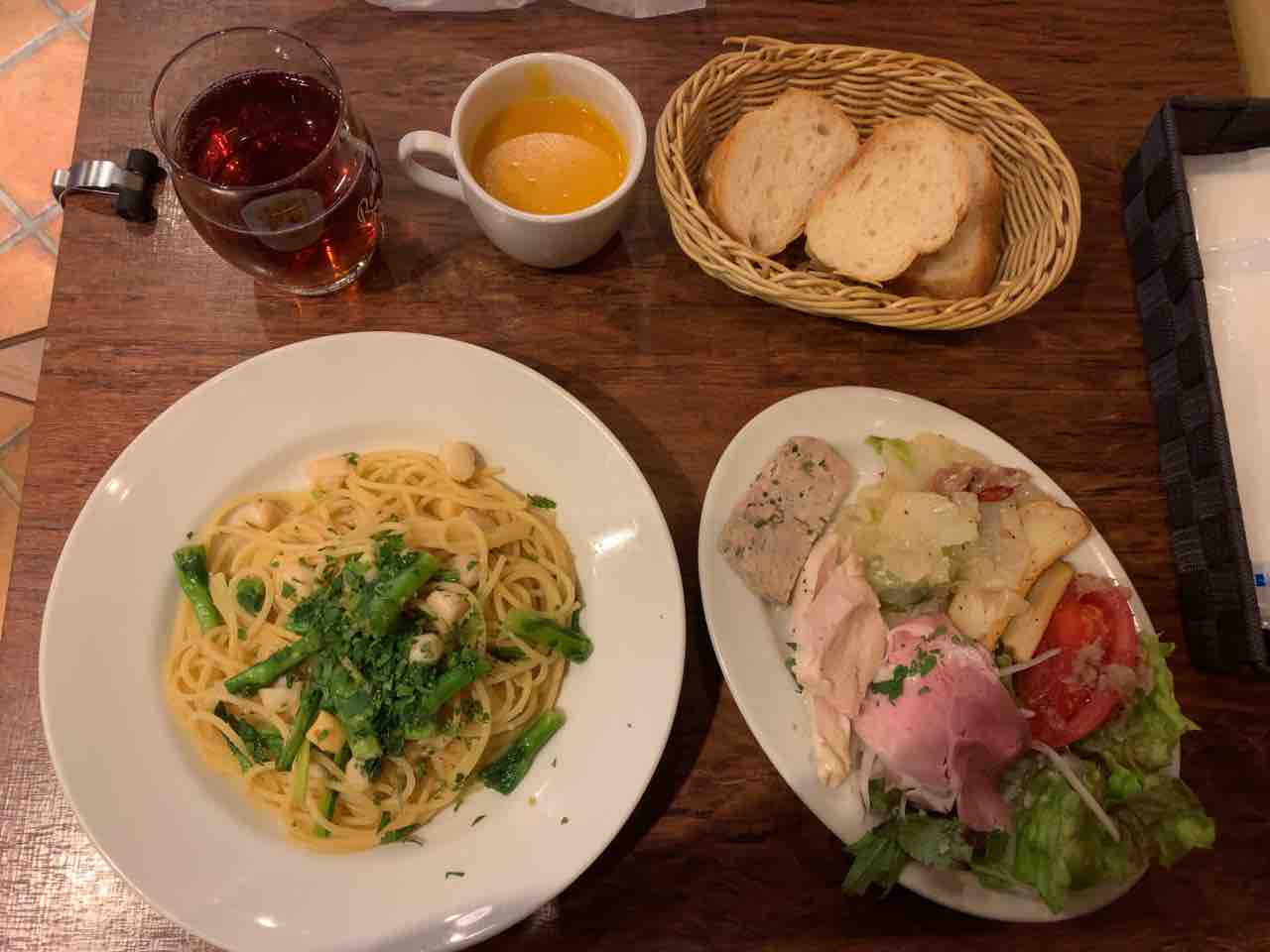 さくさんのサラダ食べ放題の北千住の店 都内っぷ