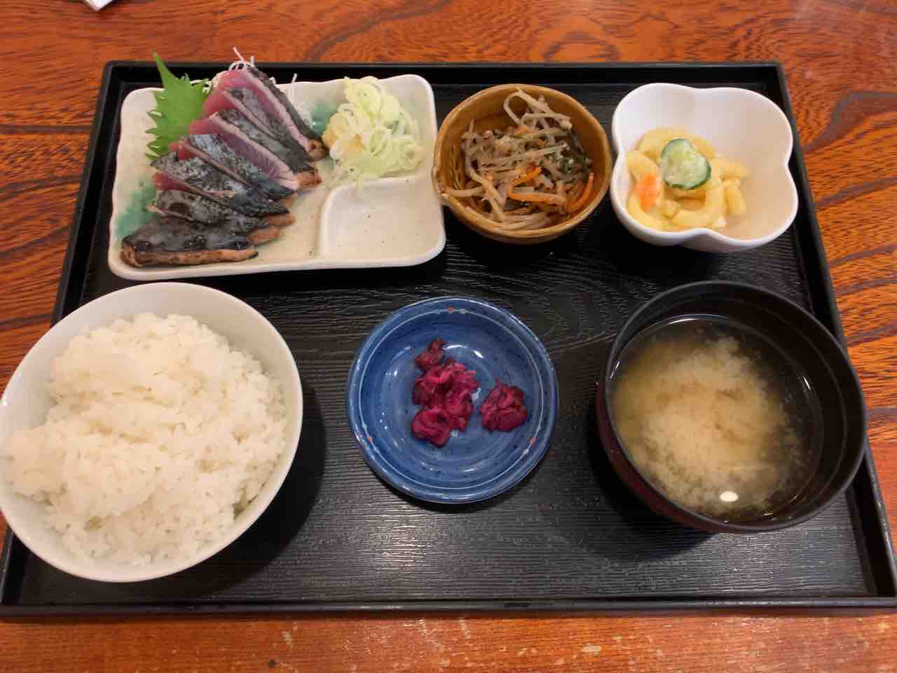 路地に入ったところにある魚関係の定食屋 都内っぷ 路地に入ったところにある魚関係の定食屋 都内っぷ