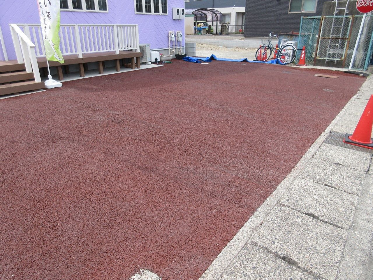 愛知県岩倉市 店舗様駐車場 カラー ベンガラ 赤色 アスファルト舗装工事 施工事例 一宮市の駐車場 道路舗装工事 株式会社アスロードの日記