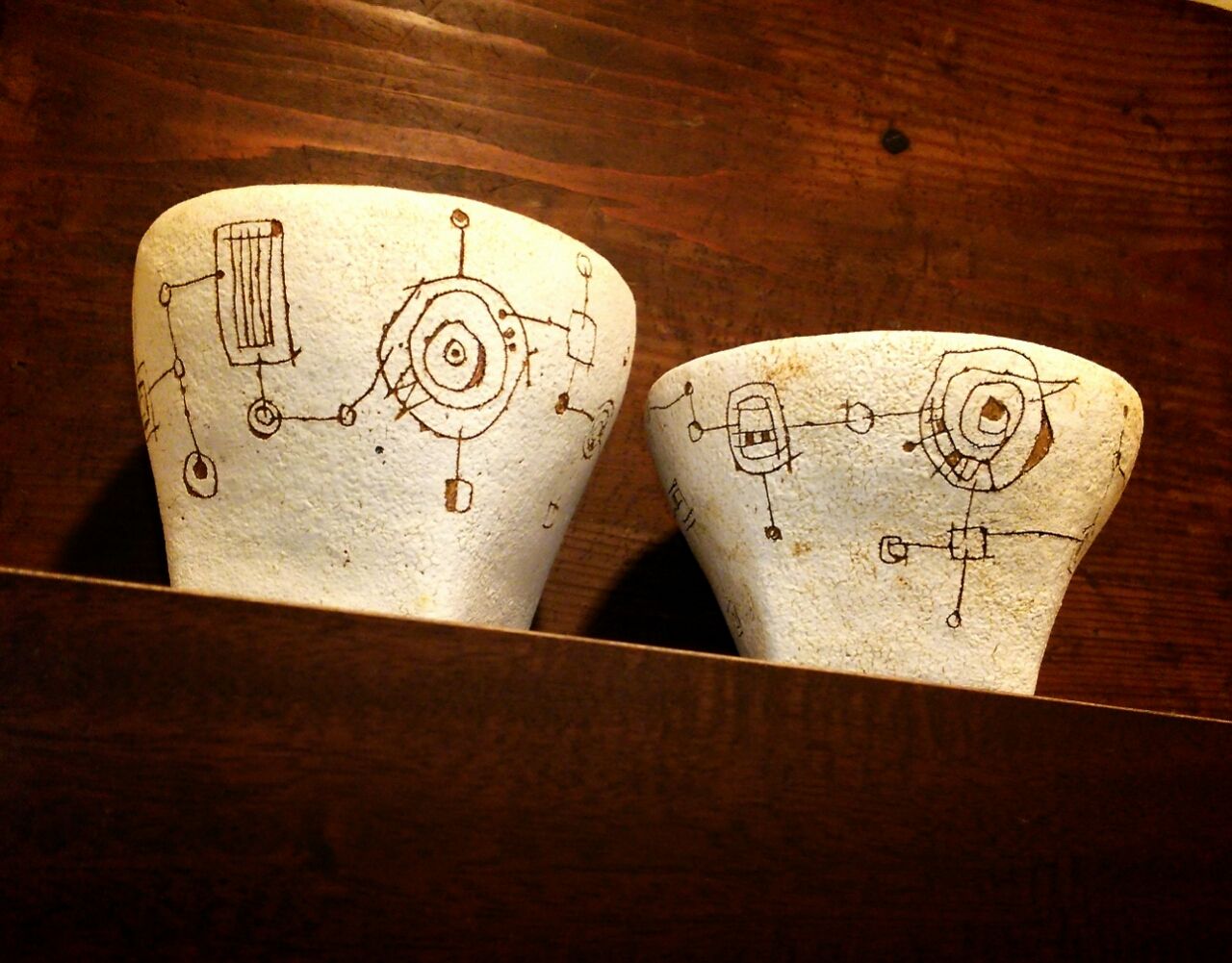 白い化粧土でホッコリあったか赤土の魅力アップ こころアトリエ1ぴきネコ