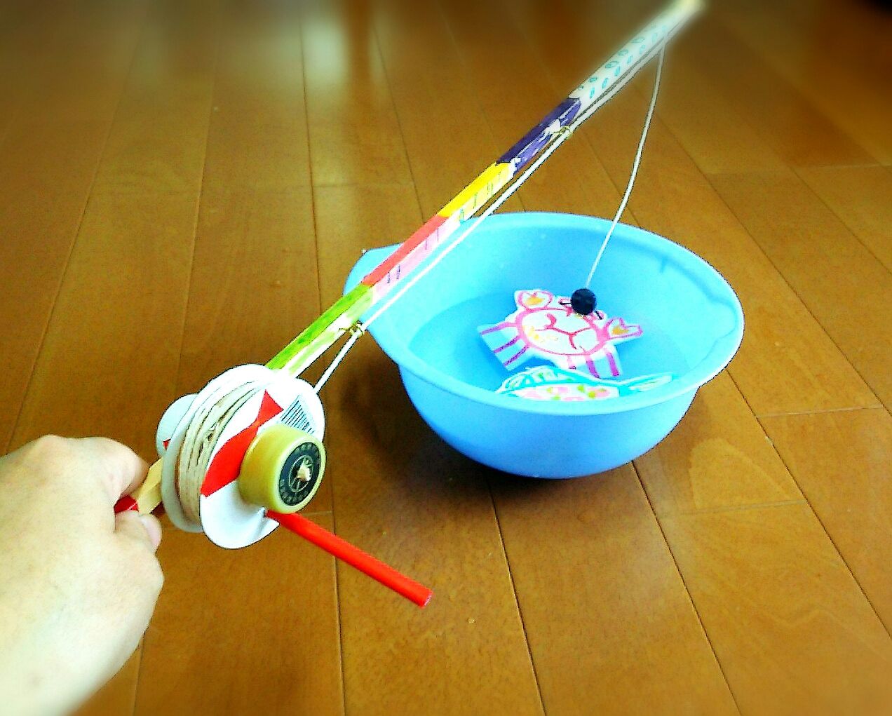 夏休みも終盤 まだ間に合う親子で工作 リール付き釣竿おもちゃの作り方 その１ こころアトリエ1ぴきネコ