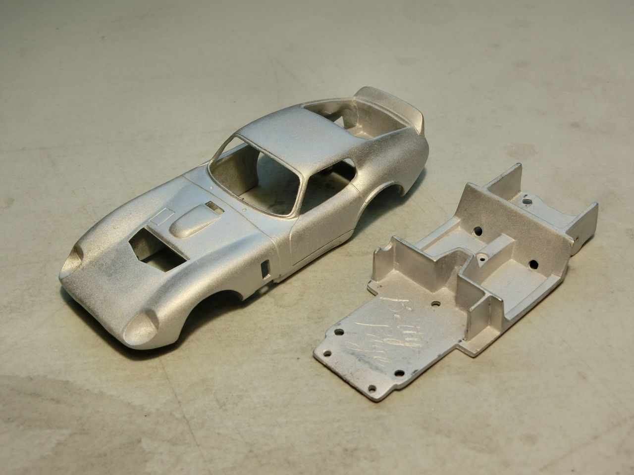 Newcon 1/43 コブラ289とデイトナコブラ プロのモデラー作成 Cobra Daytona Coupe, Body Buck | God Dwells in Small Things