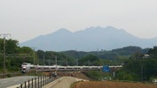 八ヶ岳(20140520)あずさ4号と登校中の小学生
