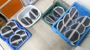 サンドブラスト作業中(丸型ラウンド盾)後面彫り後