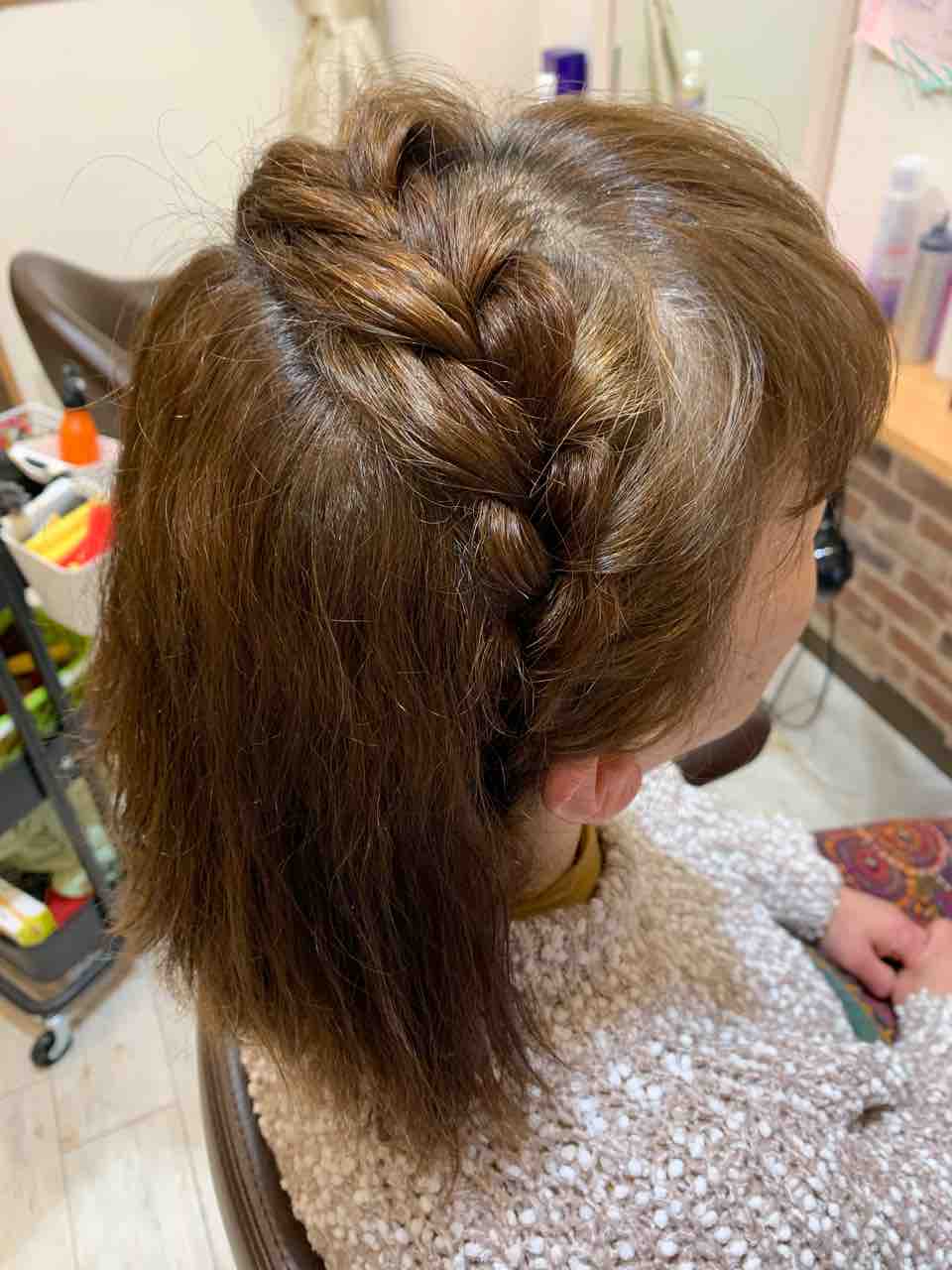 大人可愛い編み込みカチューシャ 髪のアトリエ 華のん