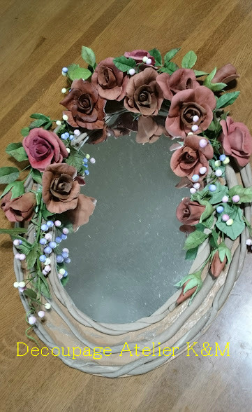 トールペイント薔薇とチョコレートコスモスと小花たちのリース、ミラー