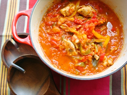 バスク風チキンとピーマンとオリーブのレシピ