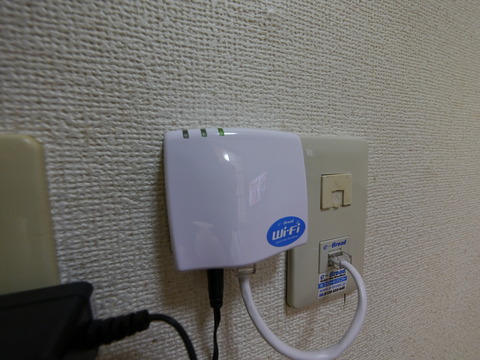 リビング_無料WiFiルーター