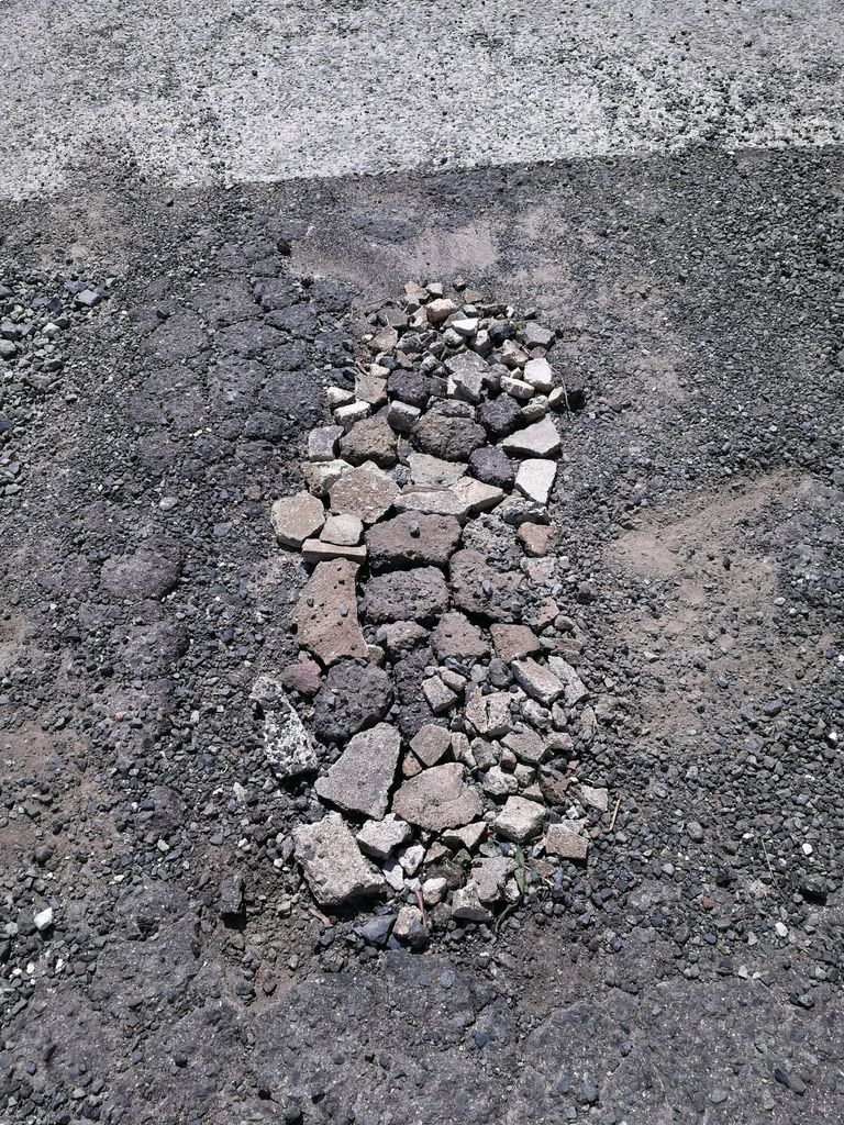 アスファルトの大きな穴を補修しました ぺんたの地方不動産投資日記