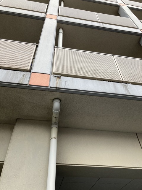 外壁割れ部分