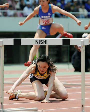 東洋の真珠 に傷 イケクミ転倒に 観衆の悲鳴 陸上女子100m障害 華麗なる女戦士 アスリートの魅力 東洋の真珠 に傷 イケクミ転倒に 観衆の悲鳴 陸上女子100m障害 華麗なる女戦士 アスリートの魅力