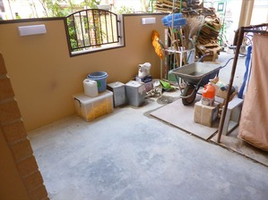 az006