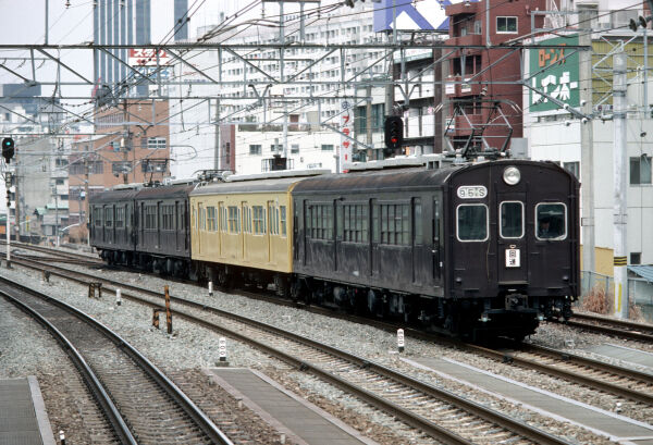 新鶴見で職員輸送に活躍したクモハ12016 : 国鉄からJRに変わったころ