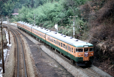 P737