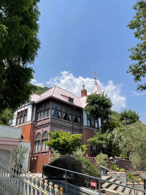 2BA81367-3597-4B1B-B5C9-2AC8BC81312D