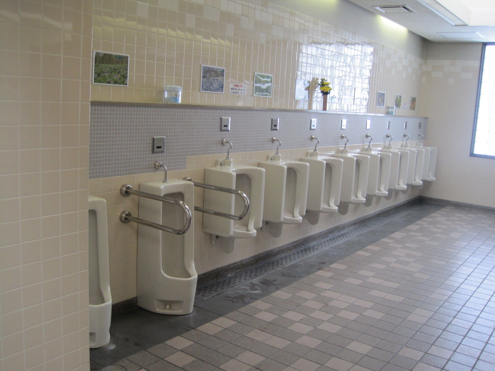 道央自動車道輪厚サービスエリア上り線のトイレ トイレ設備調査日記atosatu