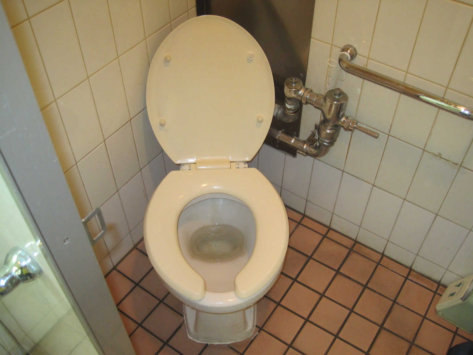 知床観光船オーロラ号1階のトイレ トイレ設備調査日記atosatu 知床観光船オーロラ号1階のトイレ トイレ設備調査日記atosatu