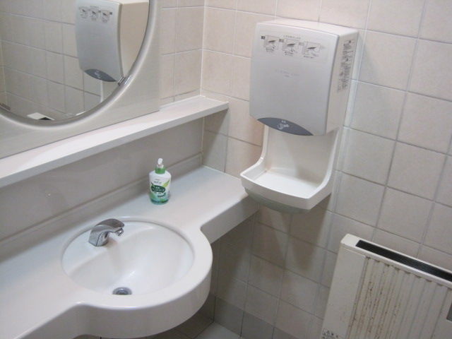 ユニクロ札幌二十四軒店 トイレ設備調査日記atosatu