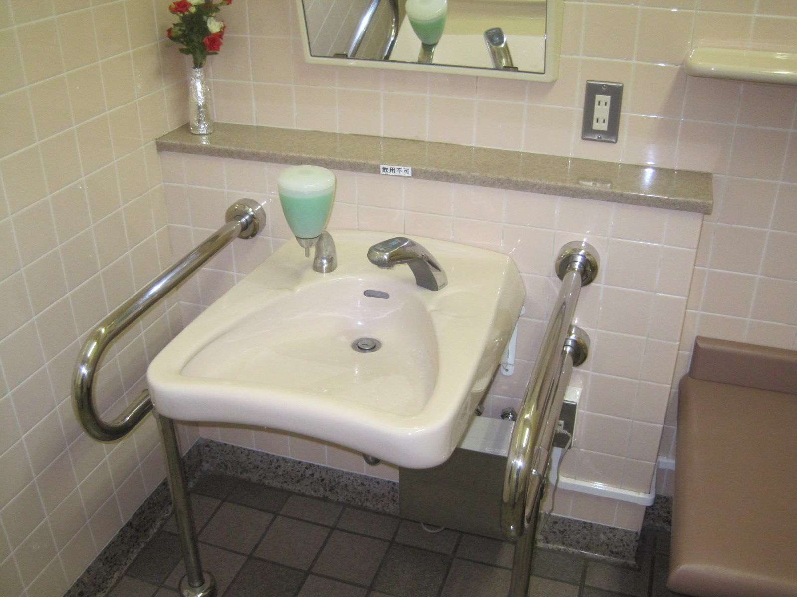トイレ設備調査日記atosatu 道央自動車道輪厚サービスエリア上り線のトイレ