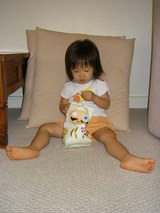 このキャラメルコーン美味しいんです。パピーの大好物☆独り占めしてます♪