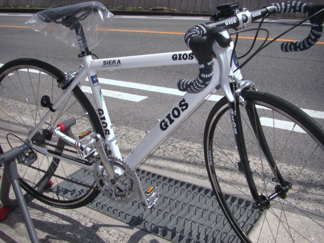 ロードバイクデビューに！】GIOS シェラSHIMANO【カーボンフォーク