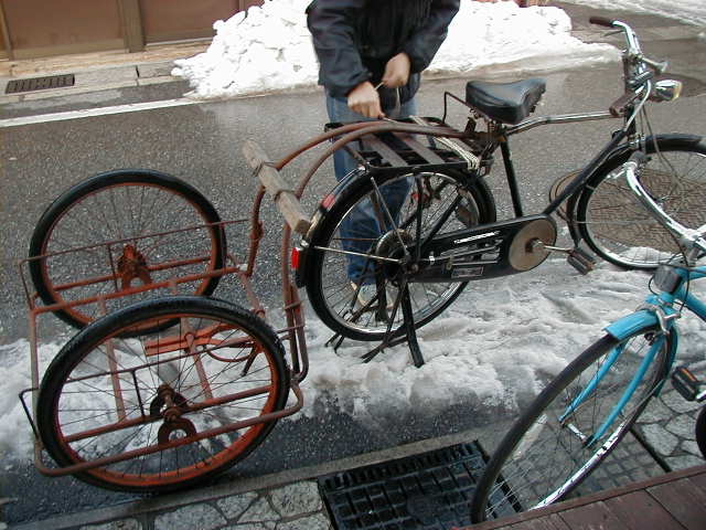 クロネコヤマト便の自転車のリヤカー