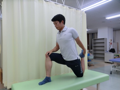 大腿前ストレッチ ①