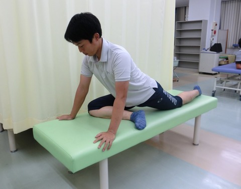 殿筋ストレッチ