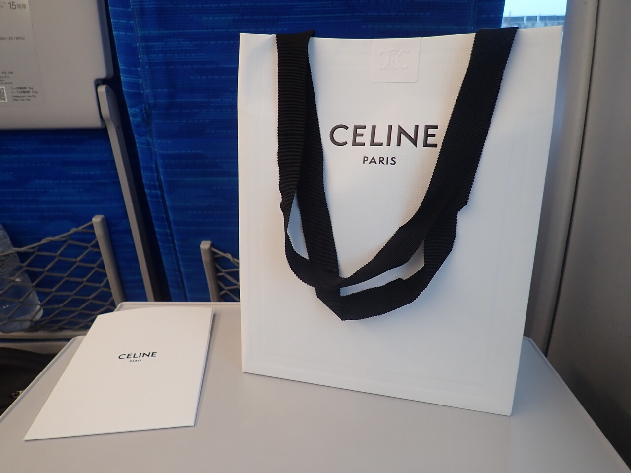 CELINE 香水専用ボックスとポーチ&ペーパー セリーヌの香水を買ったら付属品の充実度に驚いた話 : 僕と彼氏の旅行記